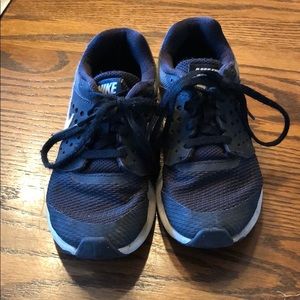 Black boys nike tennis shoes